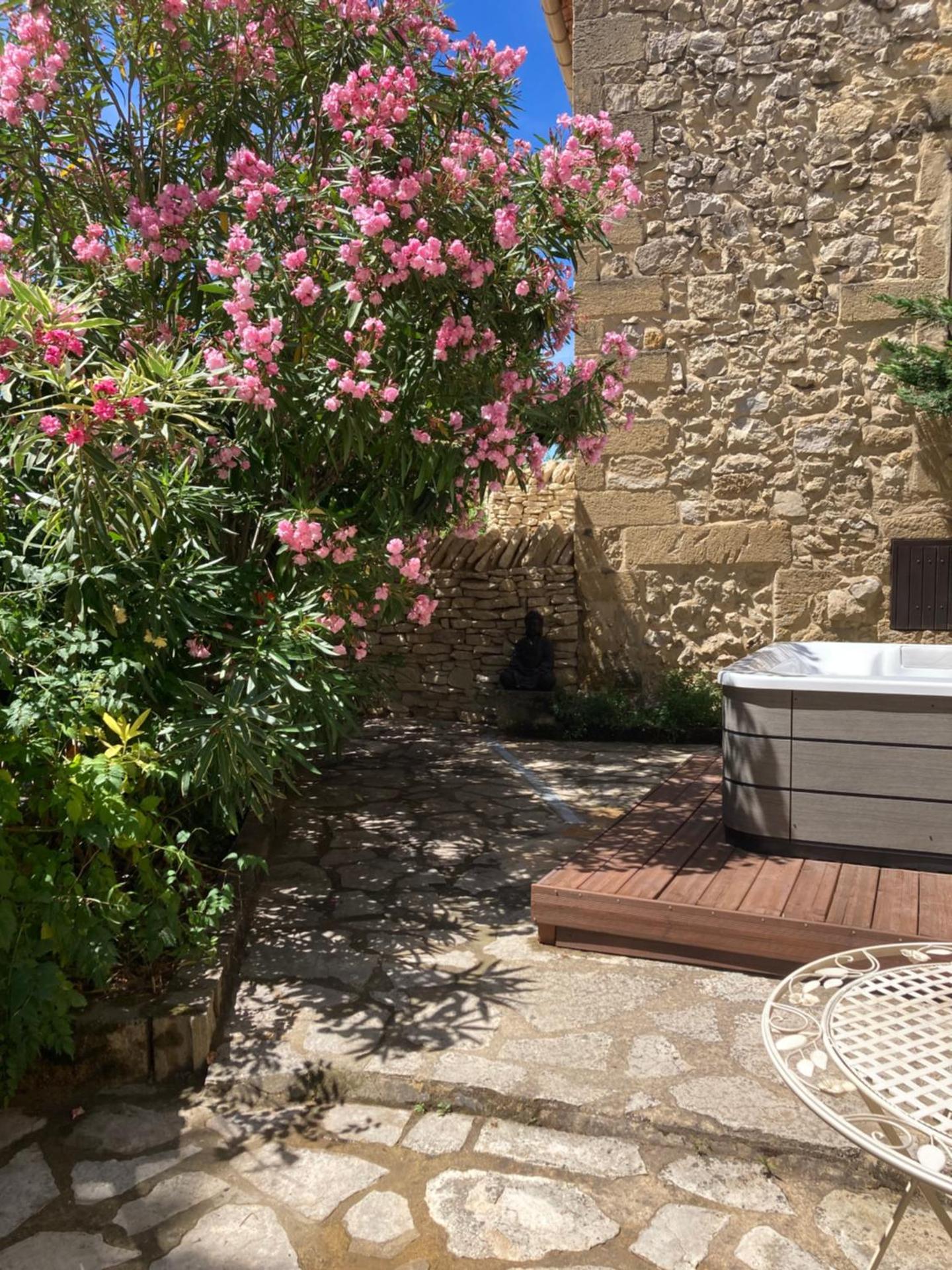 Le Studio d Aurélie avec SPA été en pleine campagne et proche de toute commodité