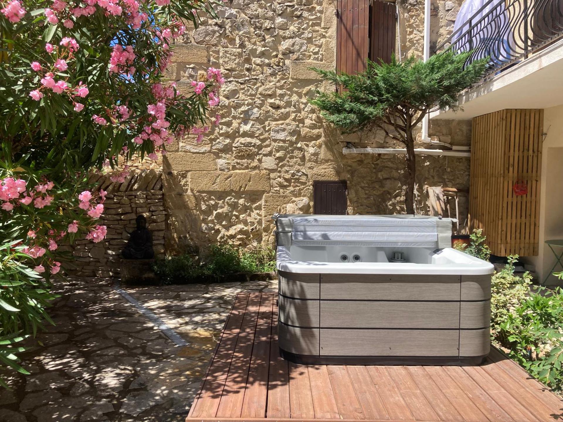 Le Studio d Aurélie avec SPA été en pleine campagne et proche de toute commodité