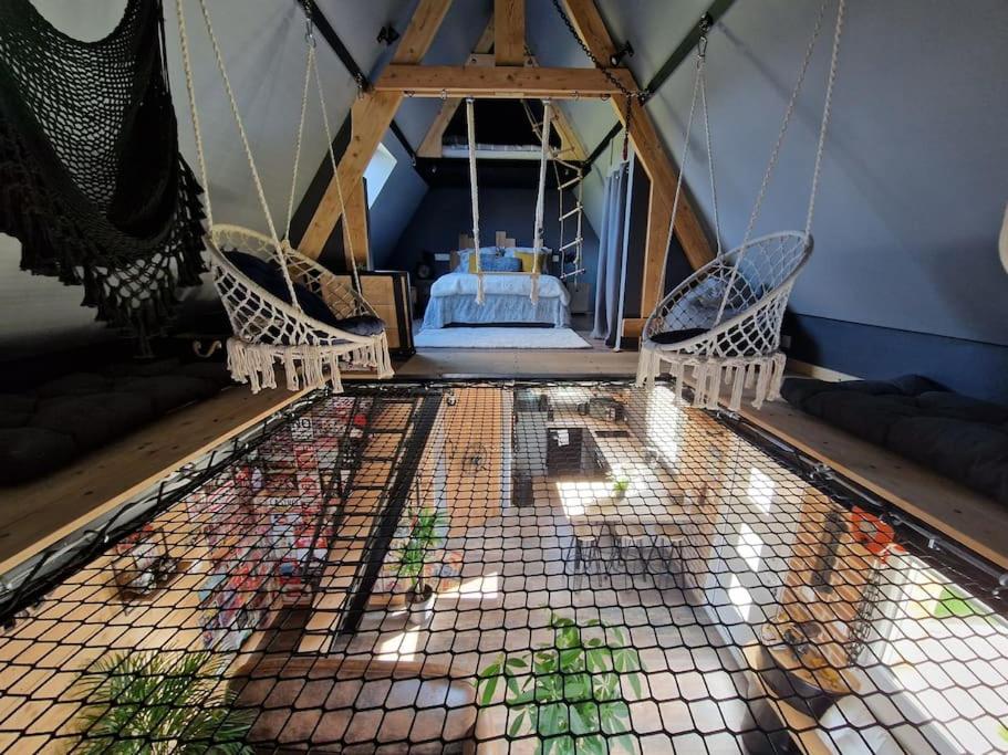 Chalet industriel avec filet et spa