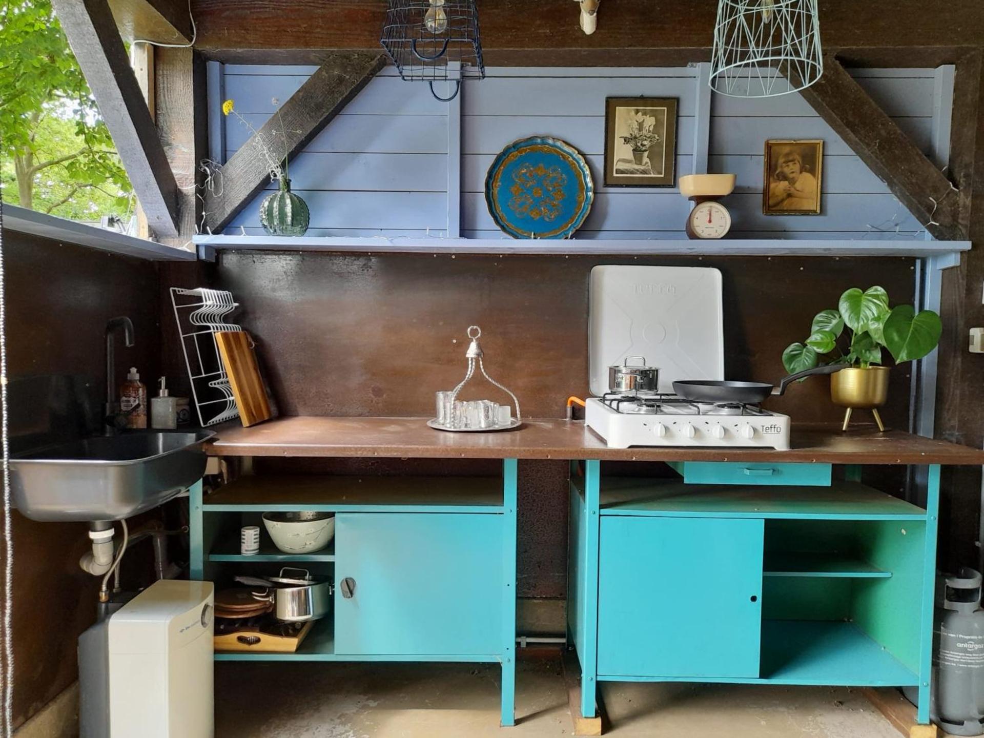 Het binnenerf yurt en keetjes