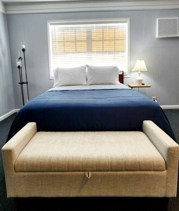 blue door house grand studio