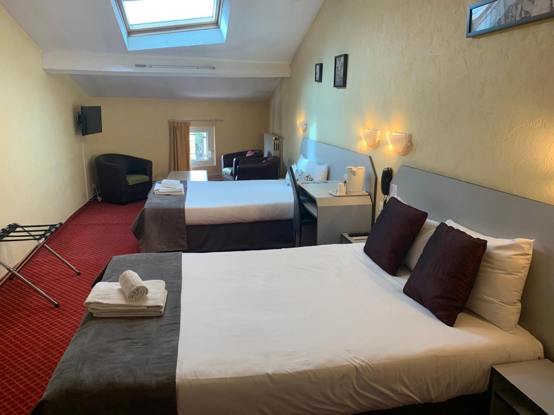 Brit Hotel Bleu Nuit