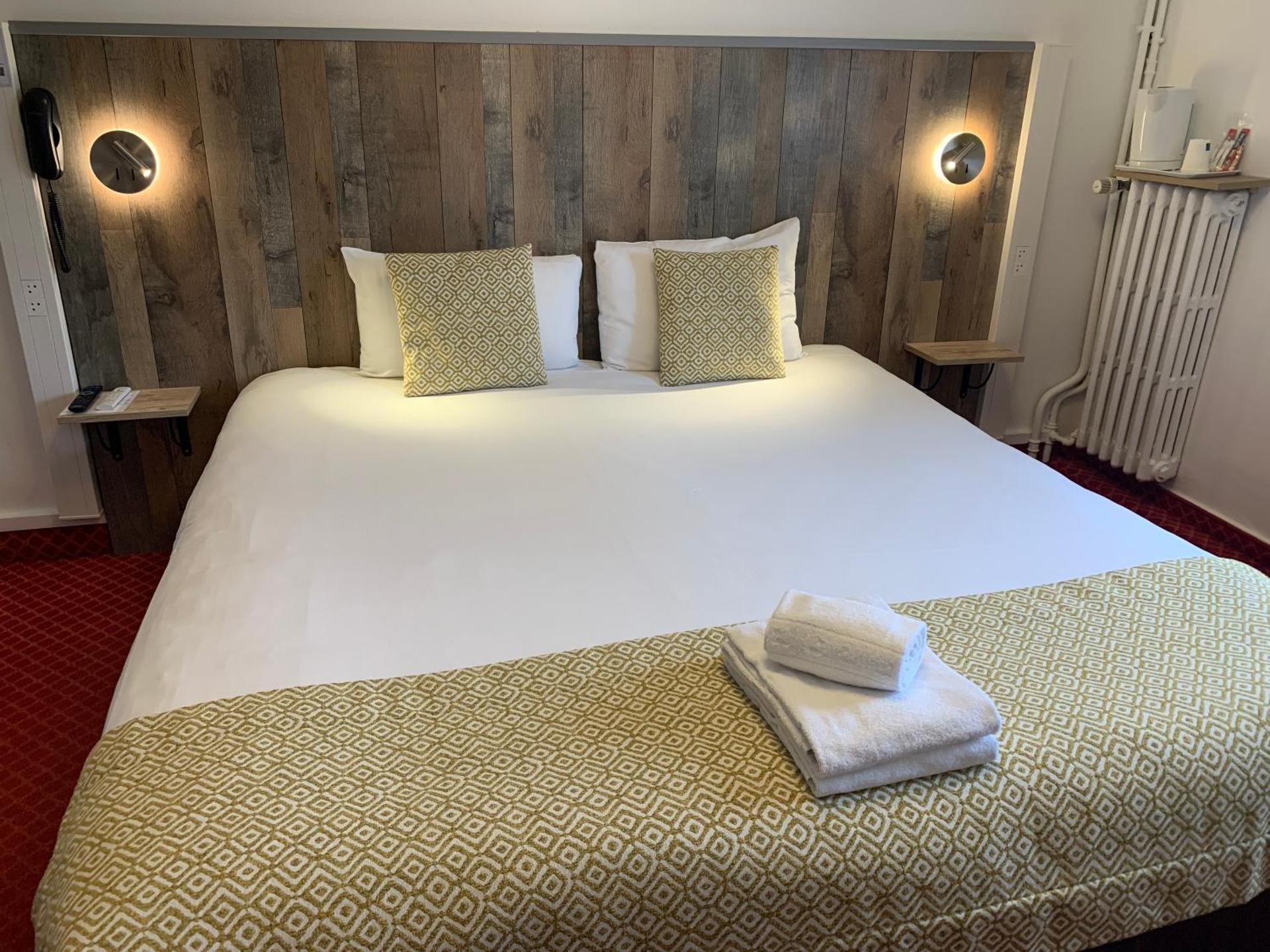 Brit Hotel Bleu Nuit