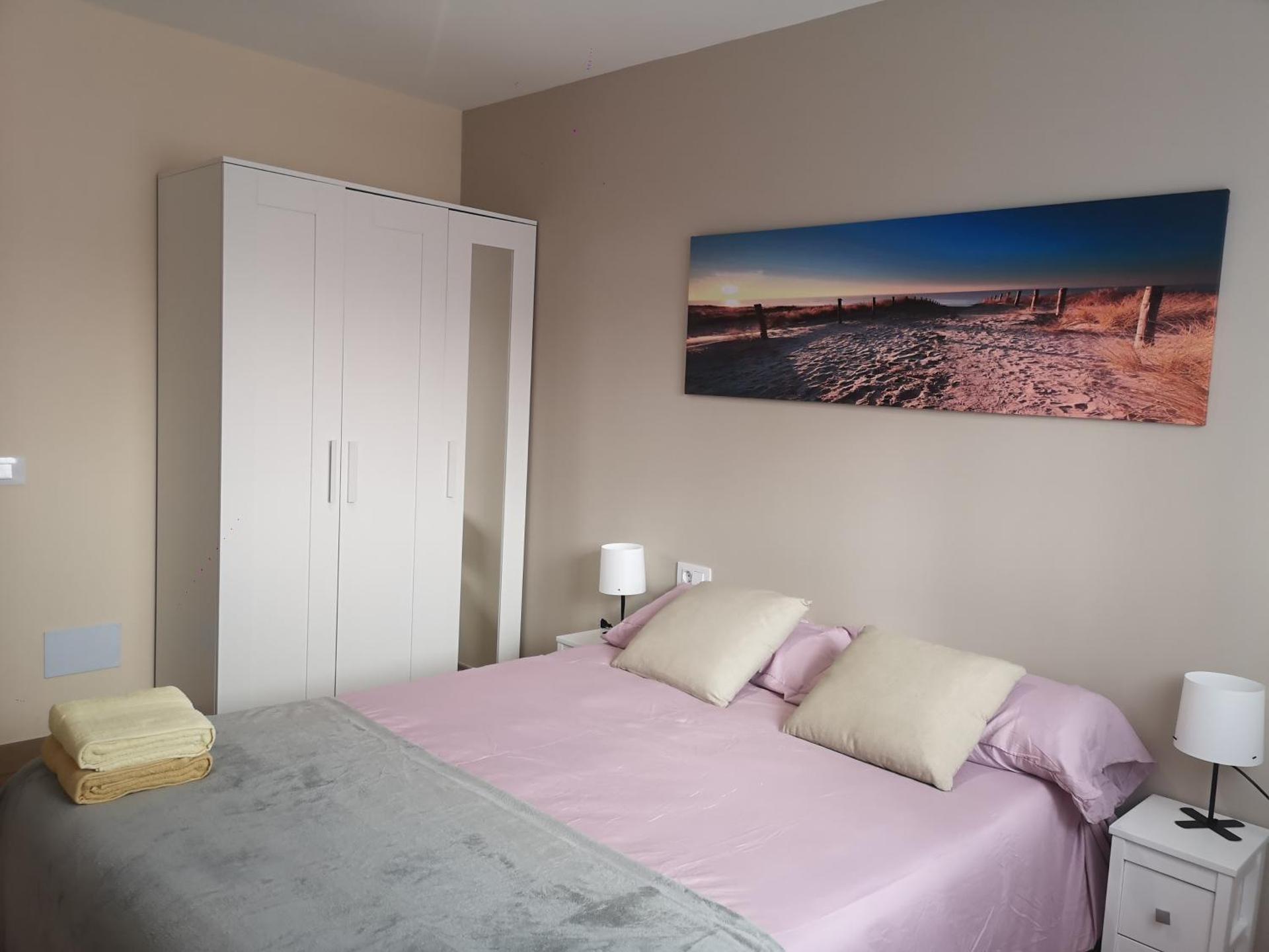 Hostal Mari en La Laguna, alquiler habitación privada en hostal, 6 habitaciones cerca de la universidad y aeropuerto Norte, 3 baños compartidos