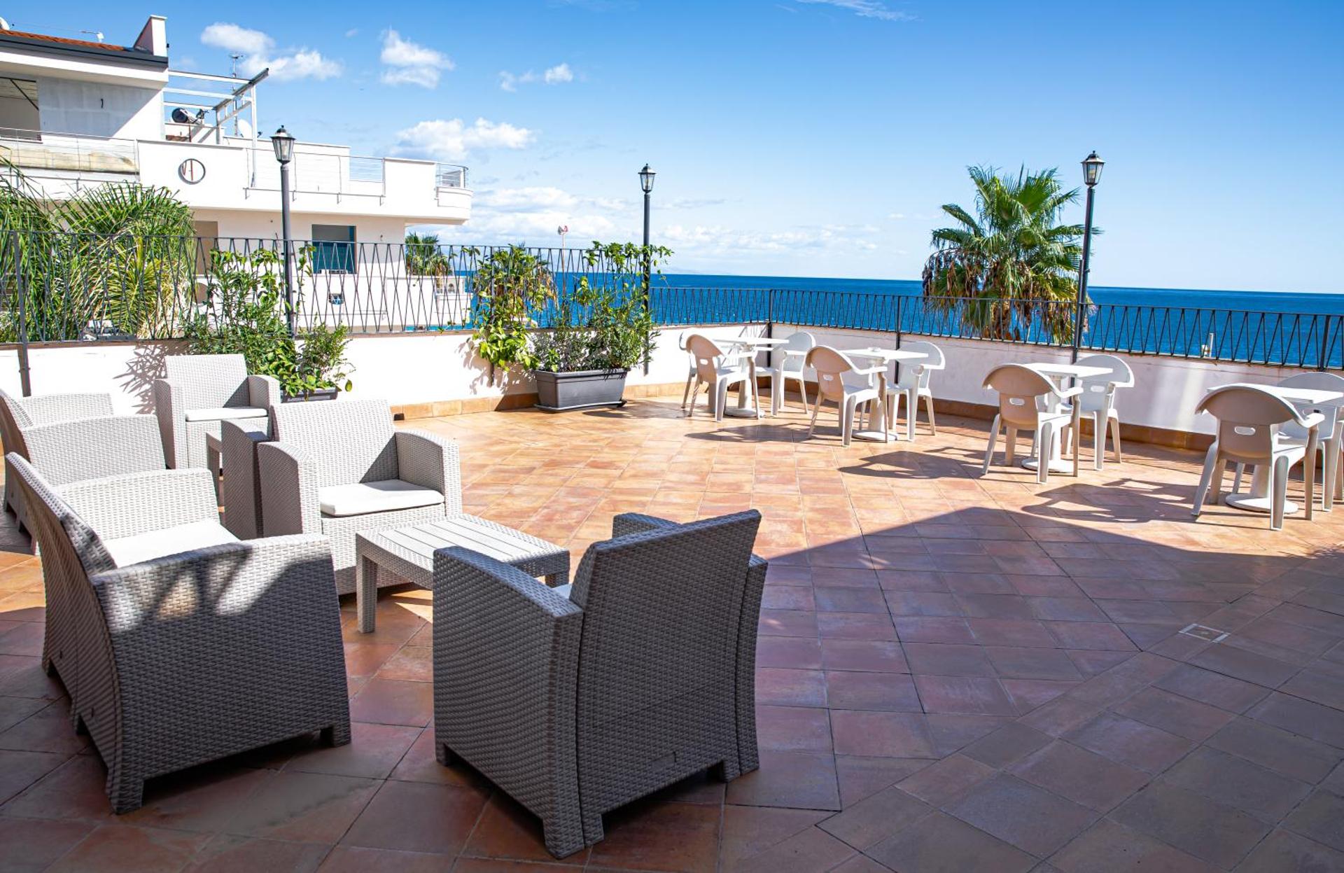 Double or Twin Room with Sea View