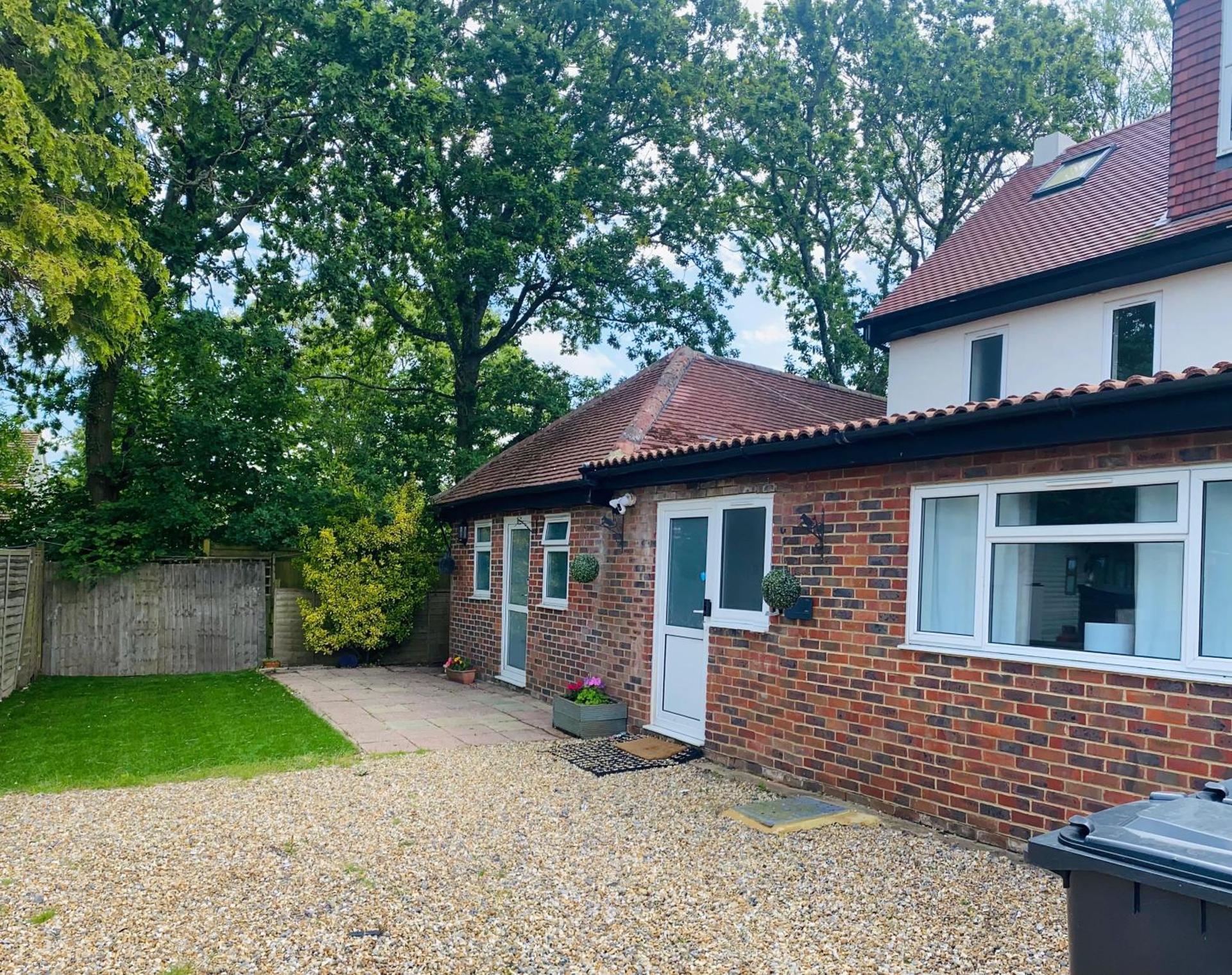 2 Orchard Farm Cottages, Sleeps 10, Large Garden