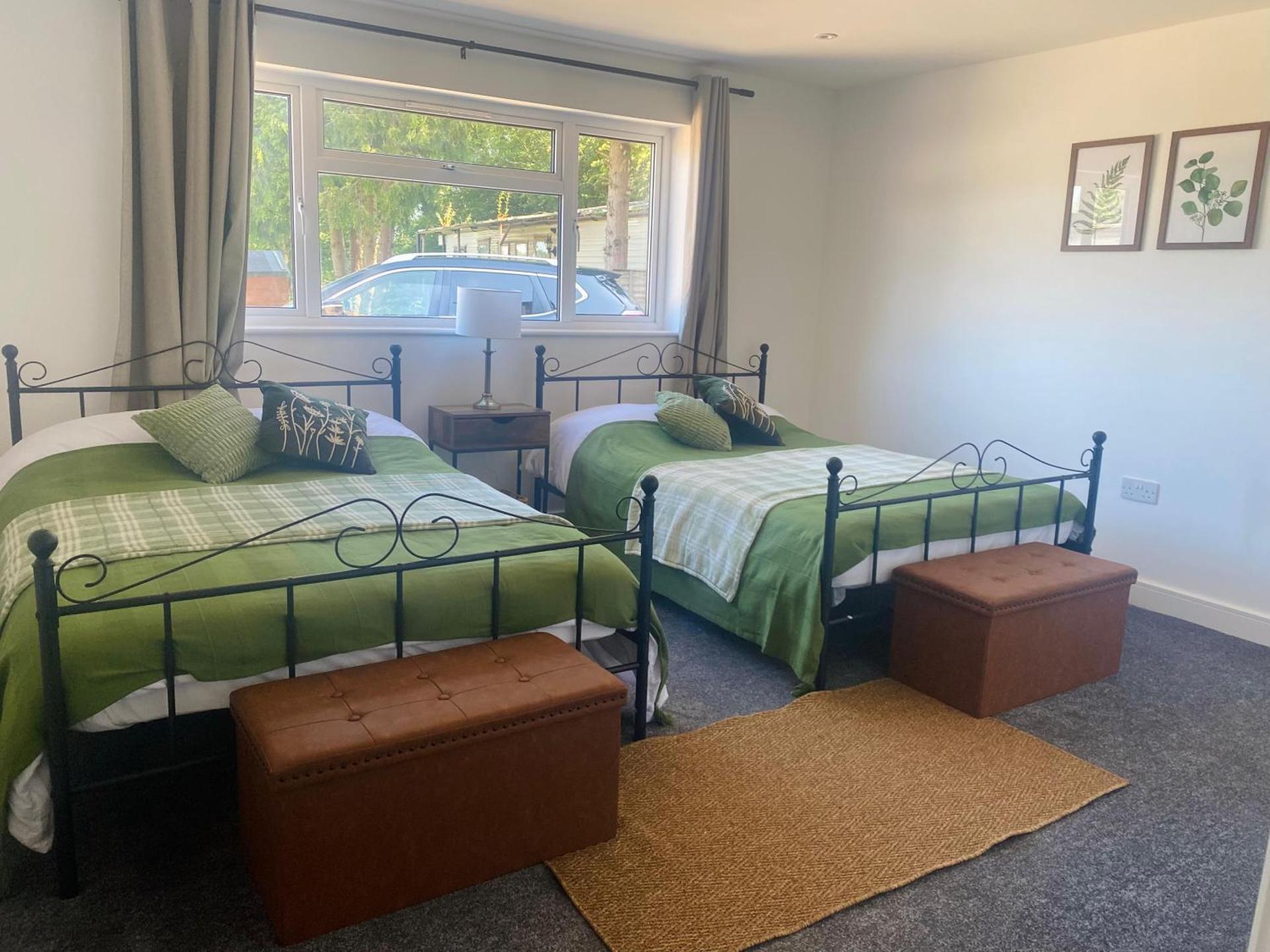 2 Orchard Farm Cottages, Sleeps 10, Large Garden