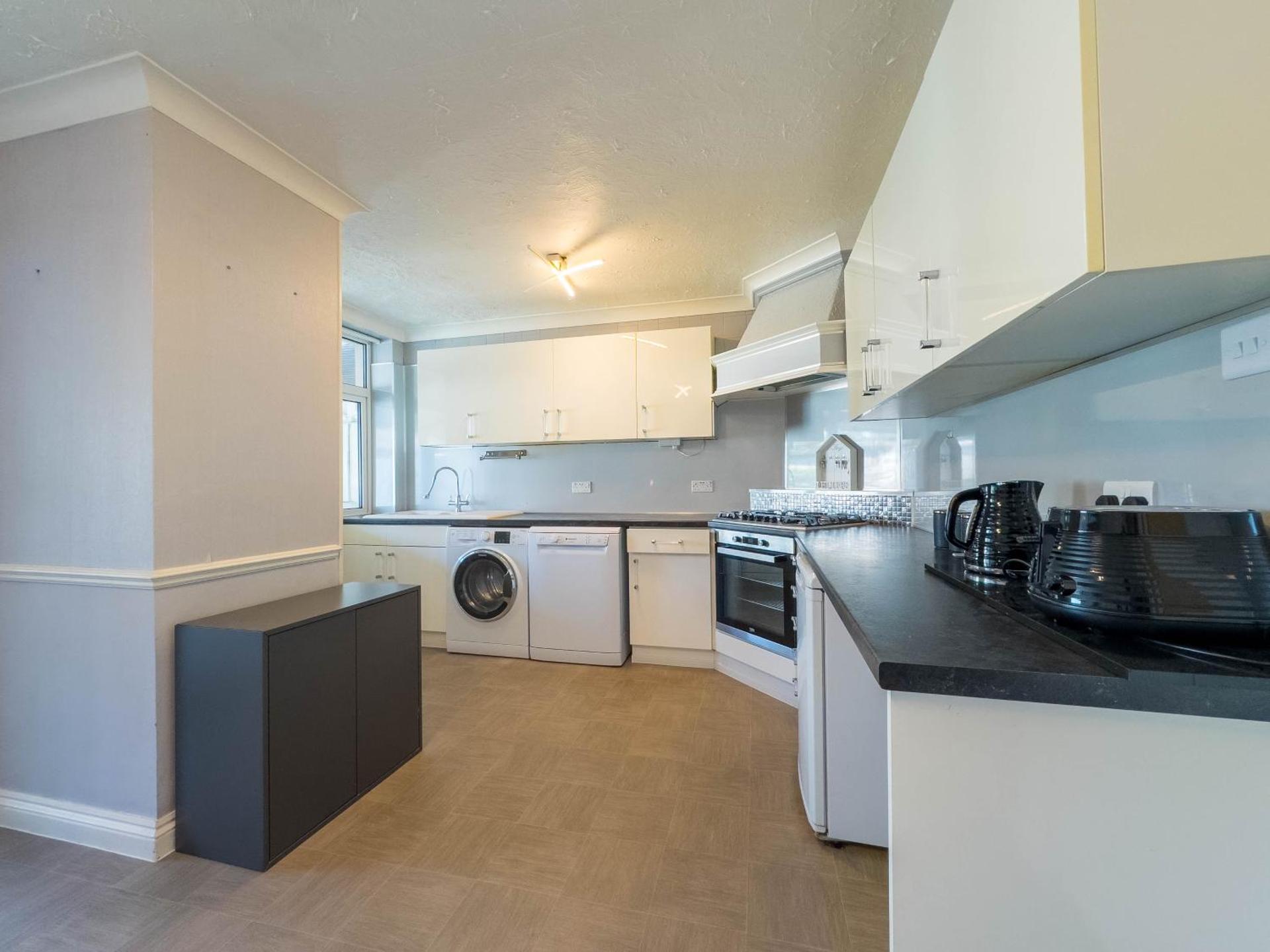 5 bedroom with Prking