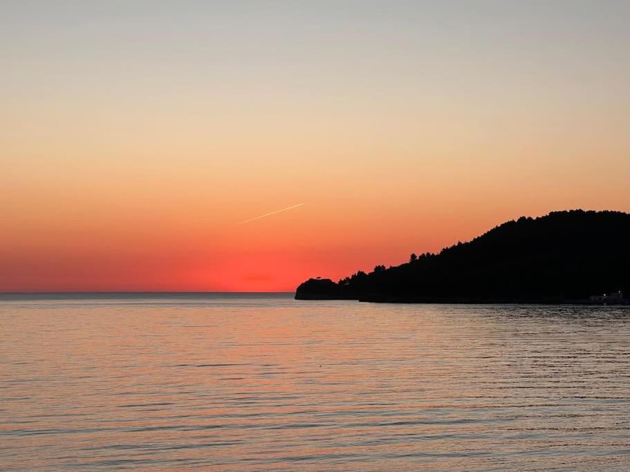 PotamSea Bliss 3 - Beach Front, Sun Beds & Parking