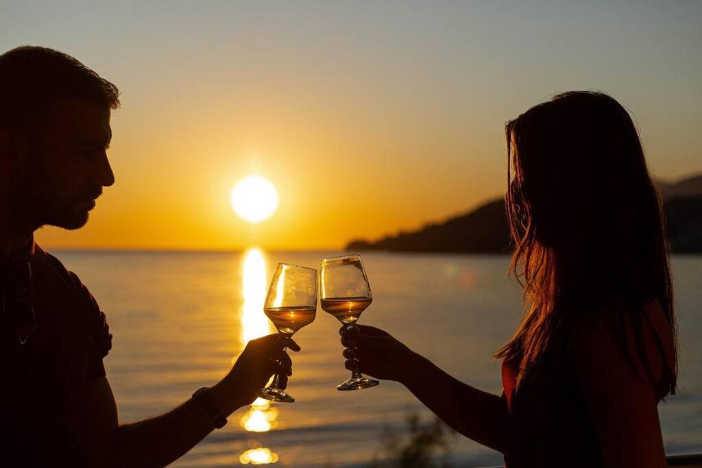 PotamSea Bliss 3 - Beach Front, Sun Beds & Parking