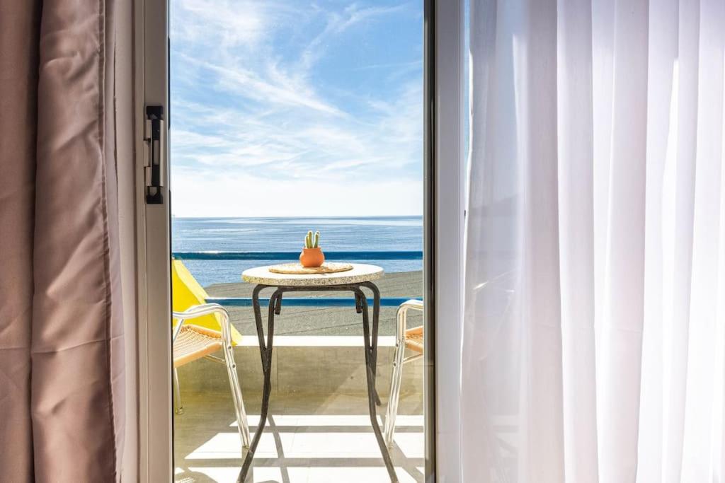 PotamSea Bliss 3 - Beach Front, Sun Beds & Parking