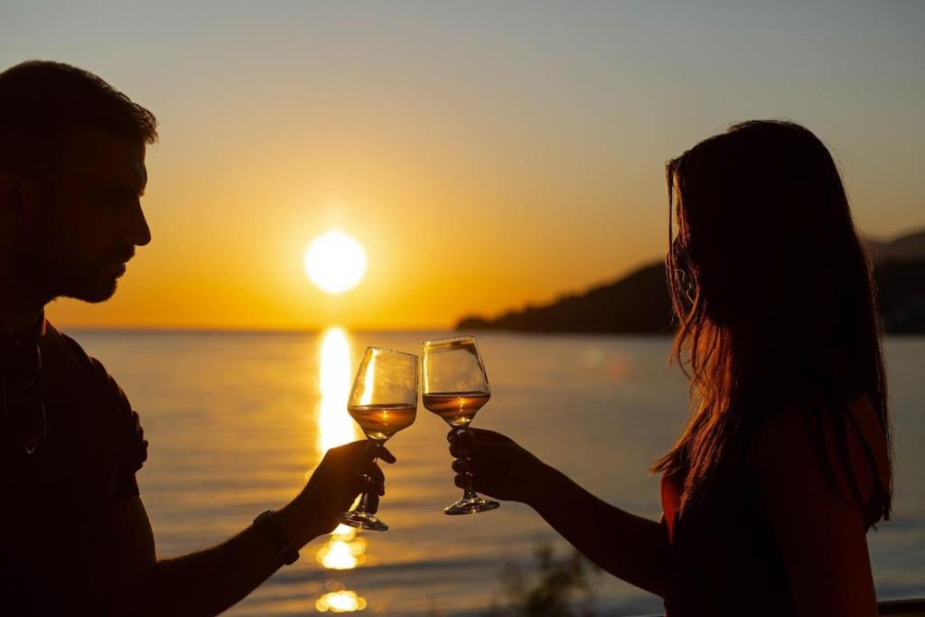 Potam'Sea Bliss 5 - Beach Front, Sun Beds & Parking