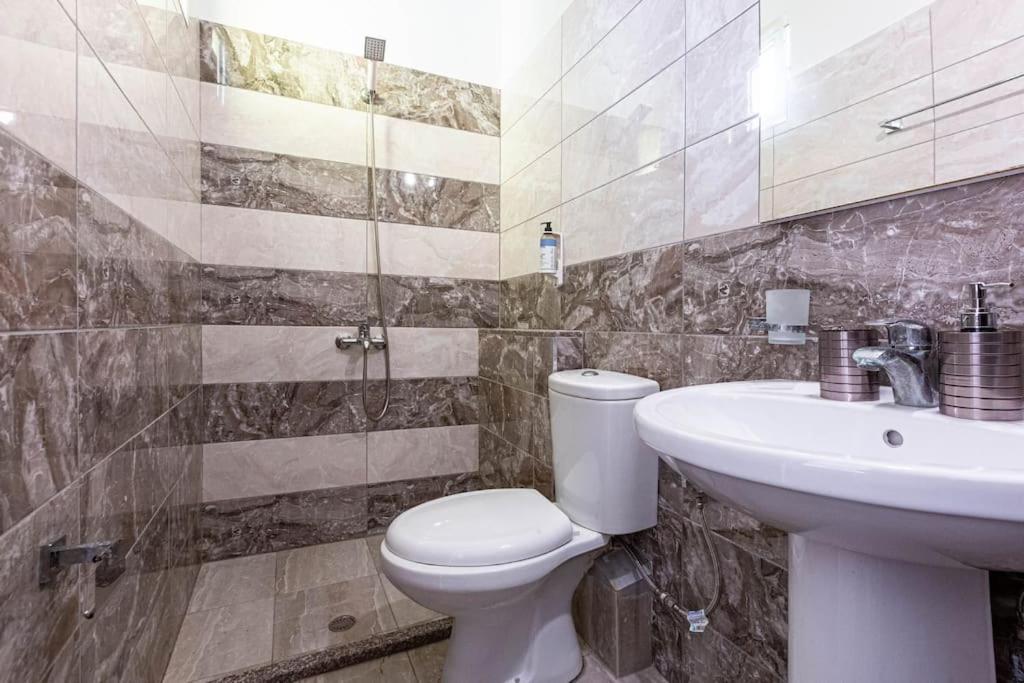 Potam'Sea Bliss 5 - Beach Front, Sun Beds & Parking