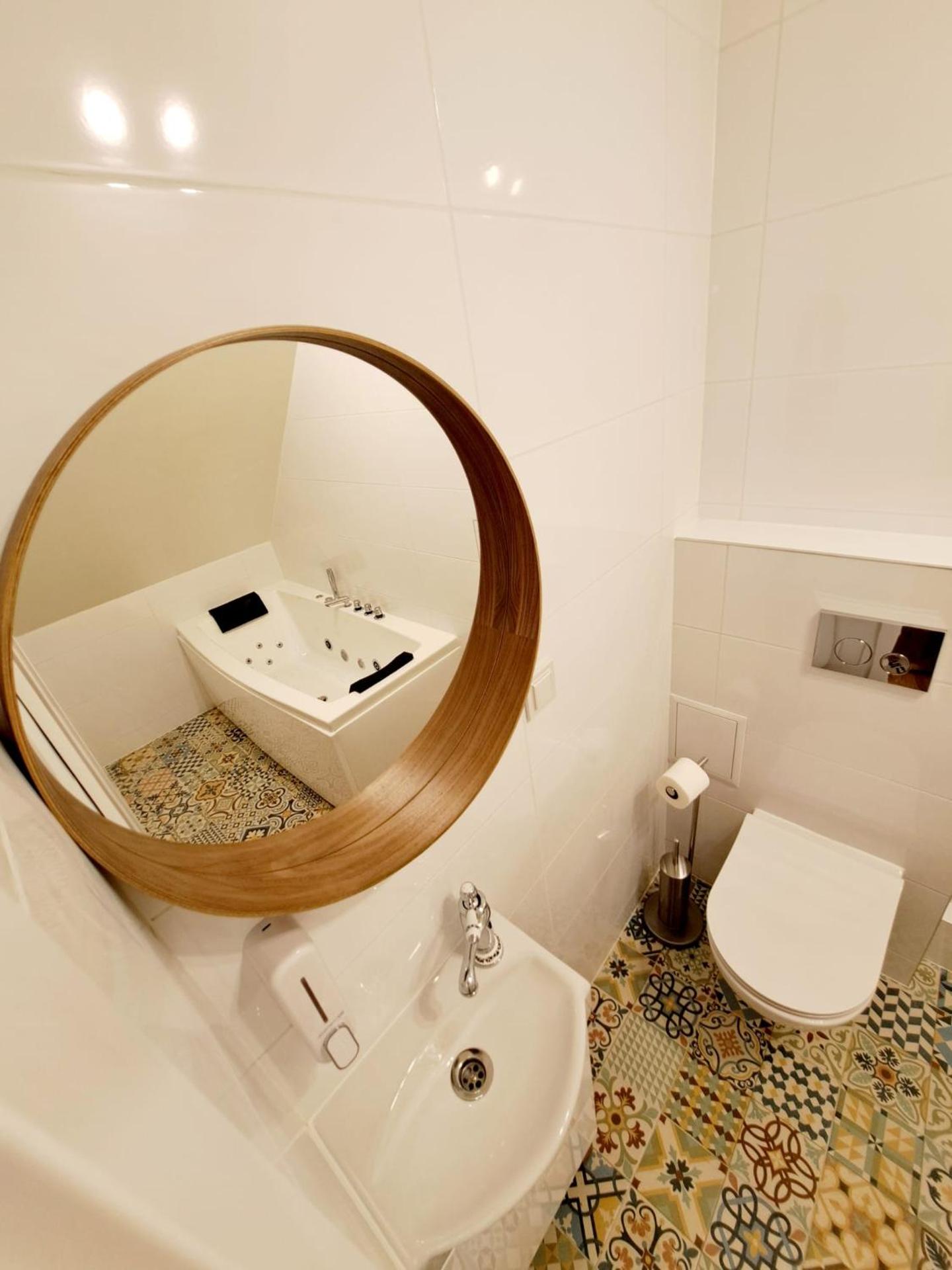 Garden House Jacuzzi