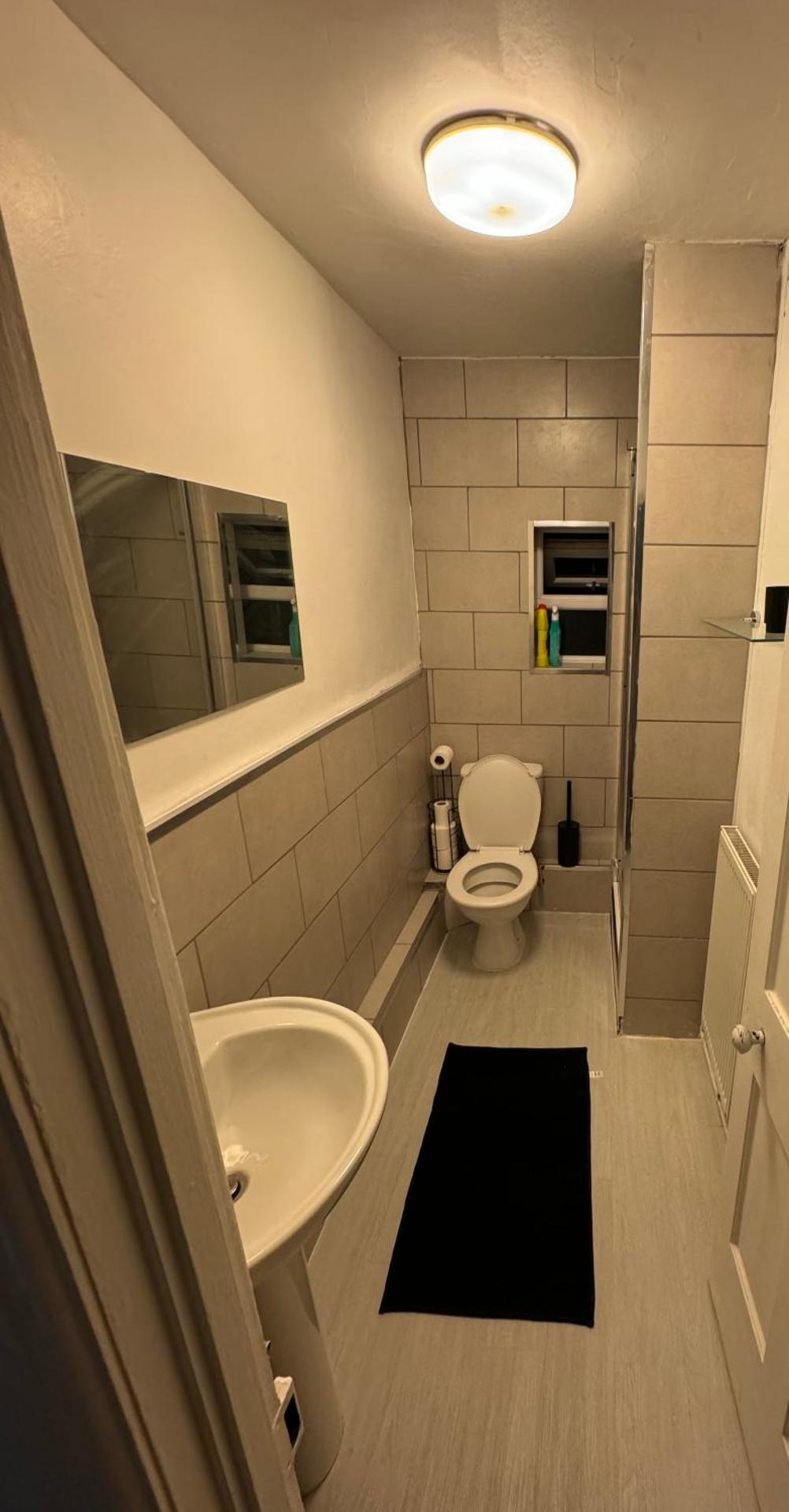 Double Flexy Room Located 2 Minutes From Gloucester Royal Hospital