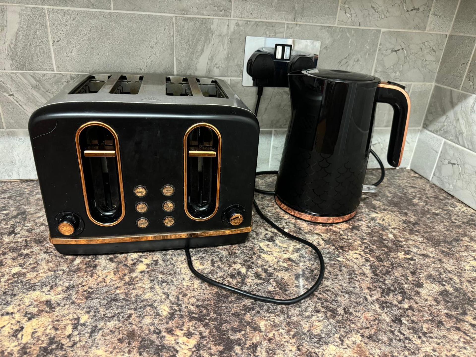 Double Flexy Room Located 2 Minutes From Gloucester Royal Hospital