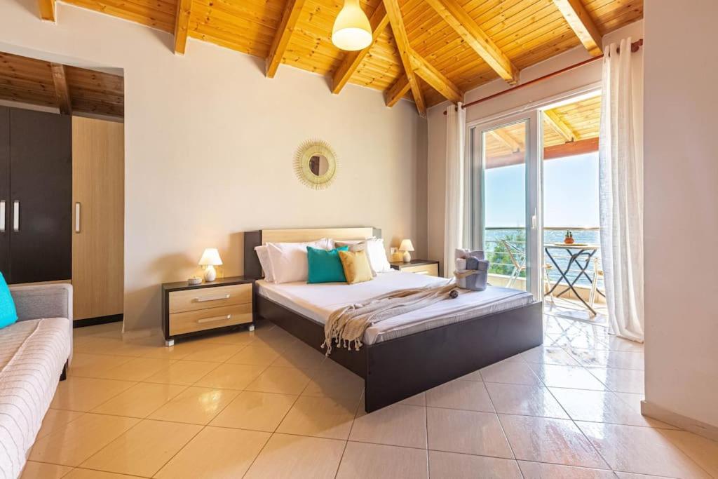 Potam'Sea Bliss 38- Beach Front, Sun Beds & Parking