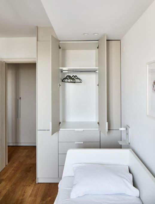 Crispi Luxury & Spacious Apt-Sour Sisters Apts