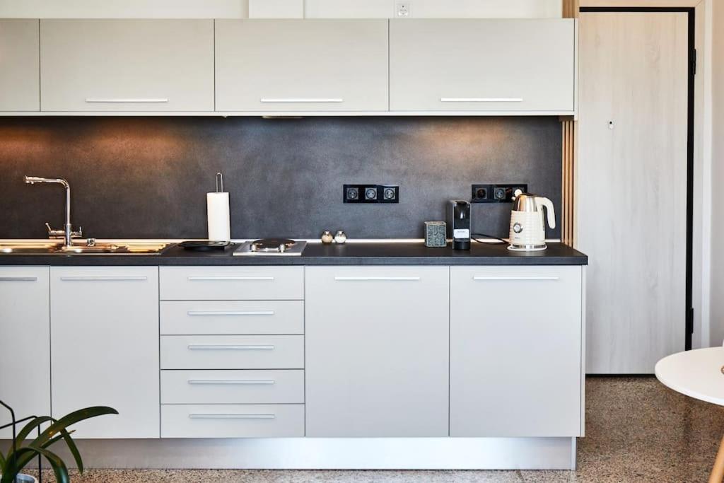 Crispi Luxury & Spacious Apt-Sour Sisters Apts