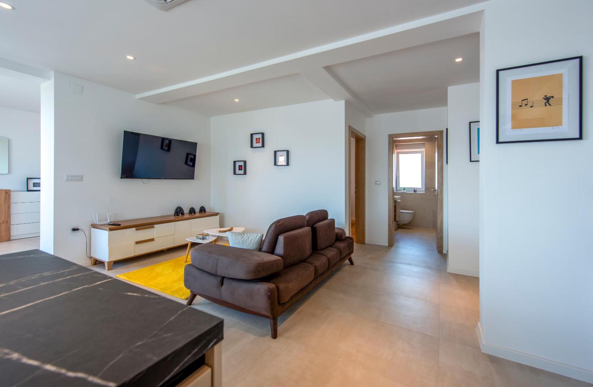 Communal lounge/ TV room