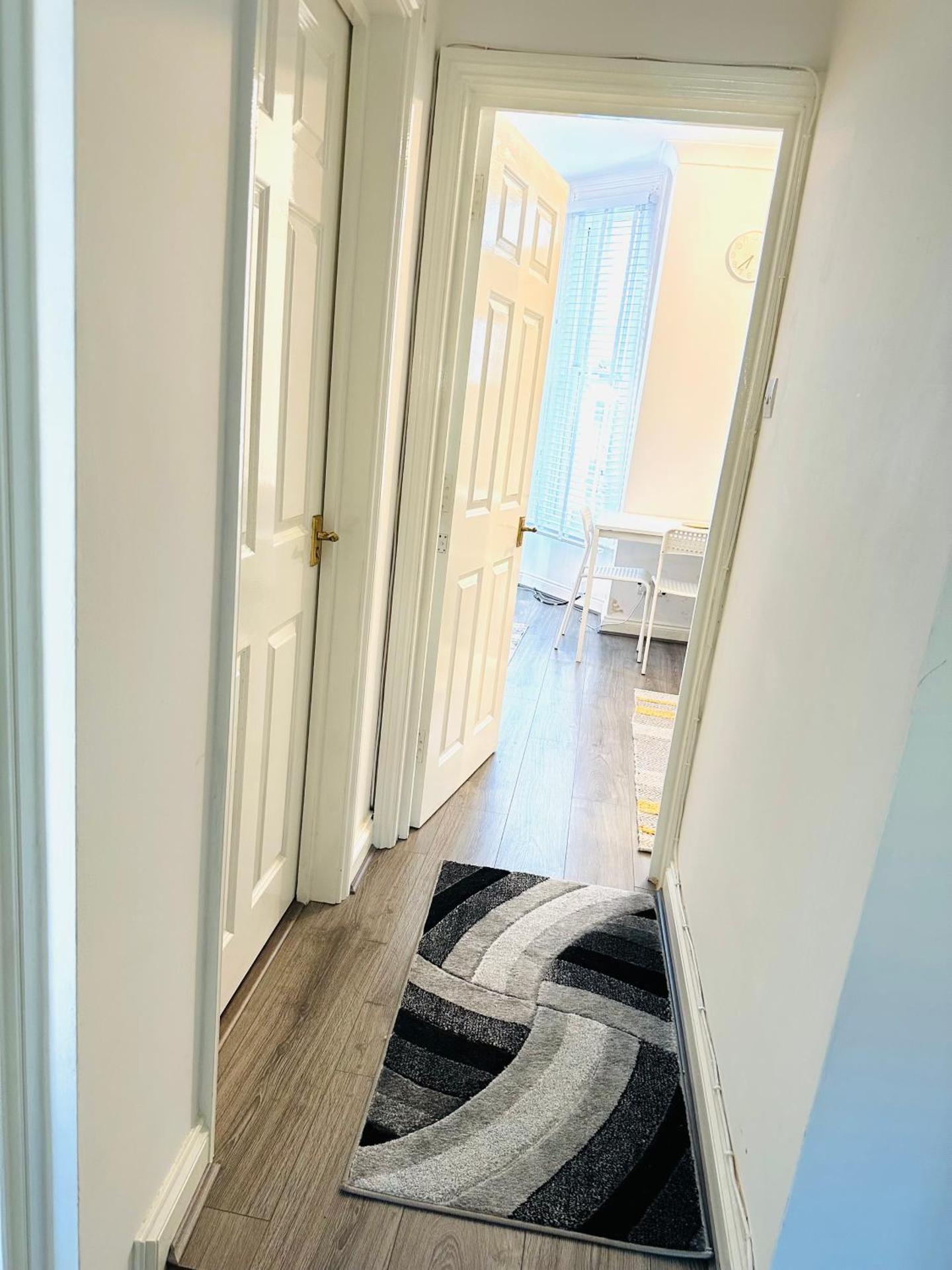 A modern 2 bedroom seaside apartment