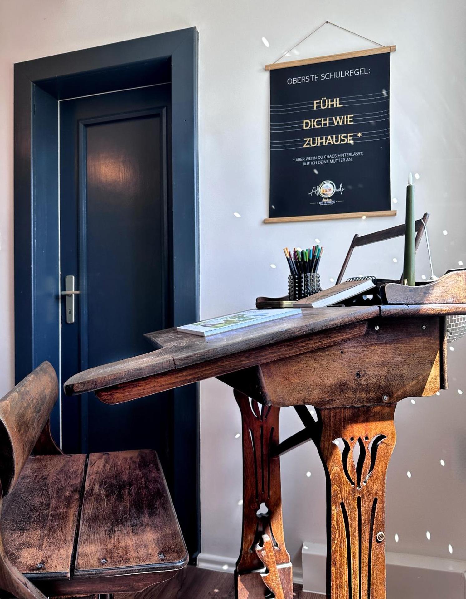 ALTE SCHULE WITTENBERG, 3 Ferienwohnungen für bis zu 12 Personen, an der Elbe, mit Garten