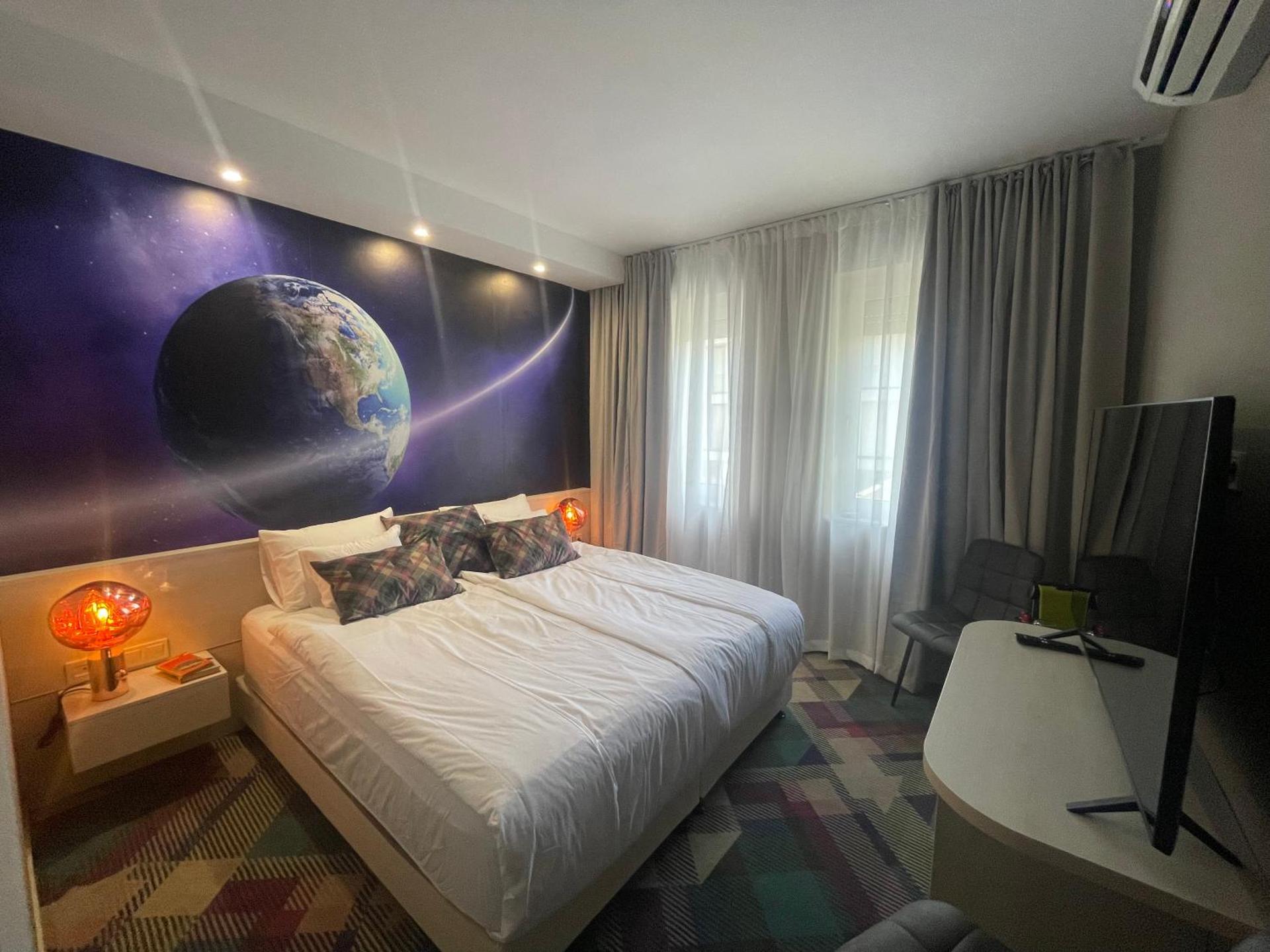 One-Bedroom Deluxe Apartment (Apartments building)