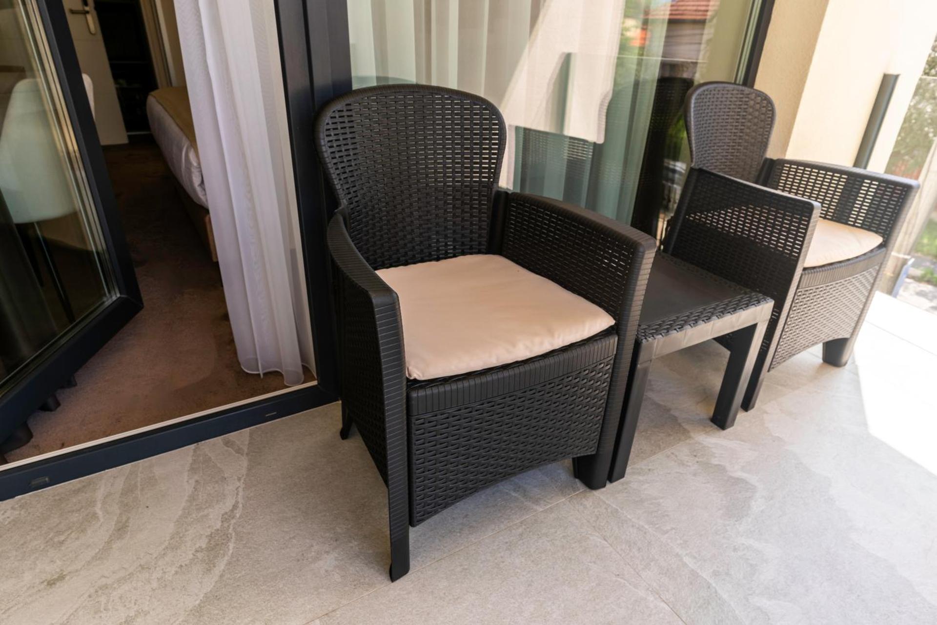 Queen-huone - Puutarhanäkymä