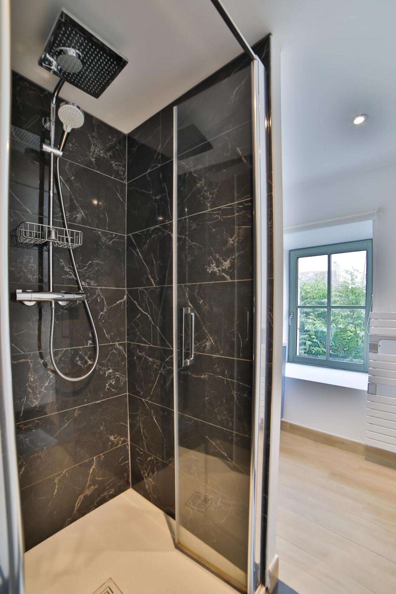 Ancienne Forge avec son jardin à 2 pas de la plage