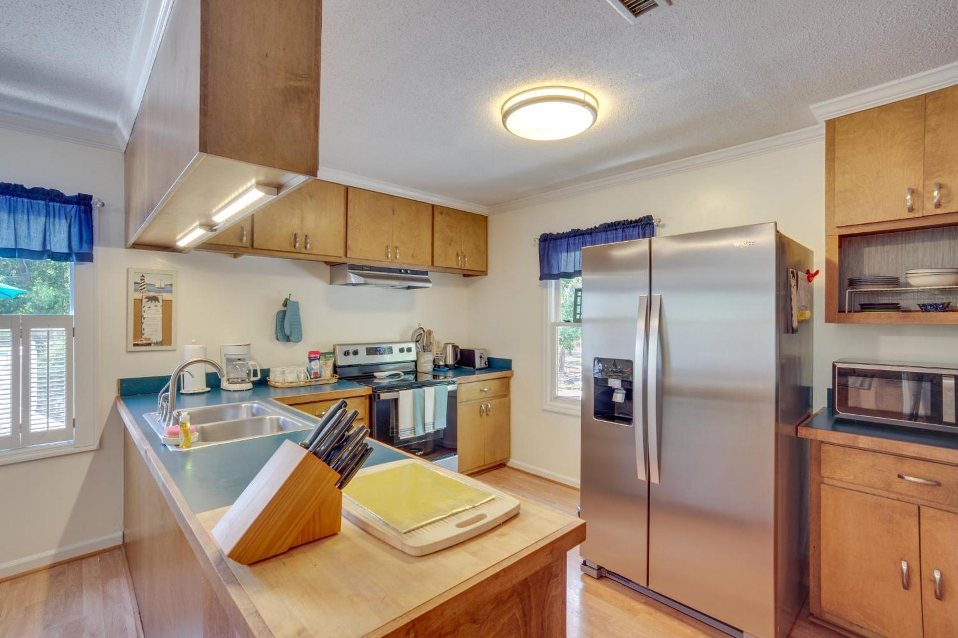 Near Edisto Beach State Park Home with Lanais!