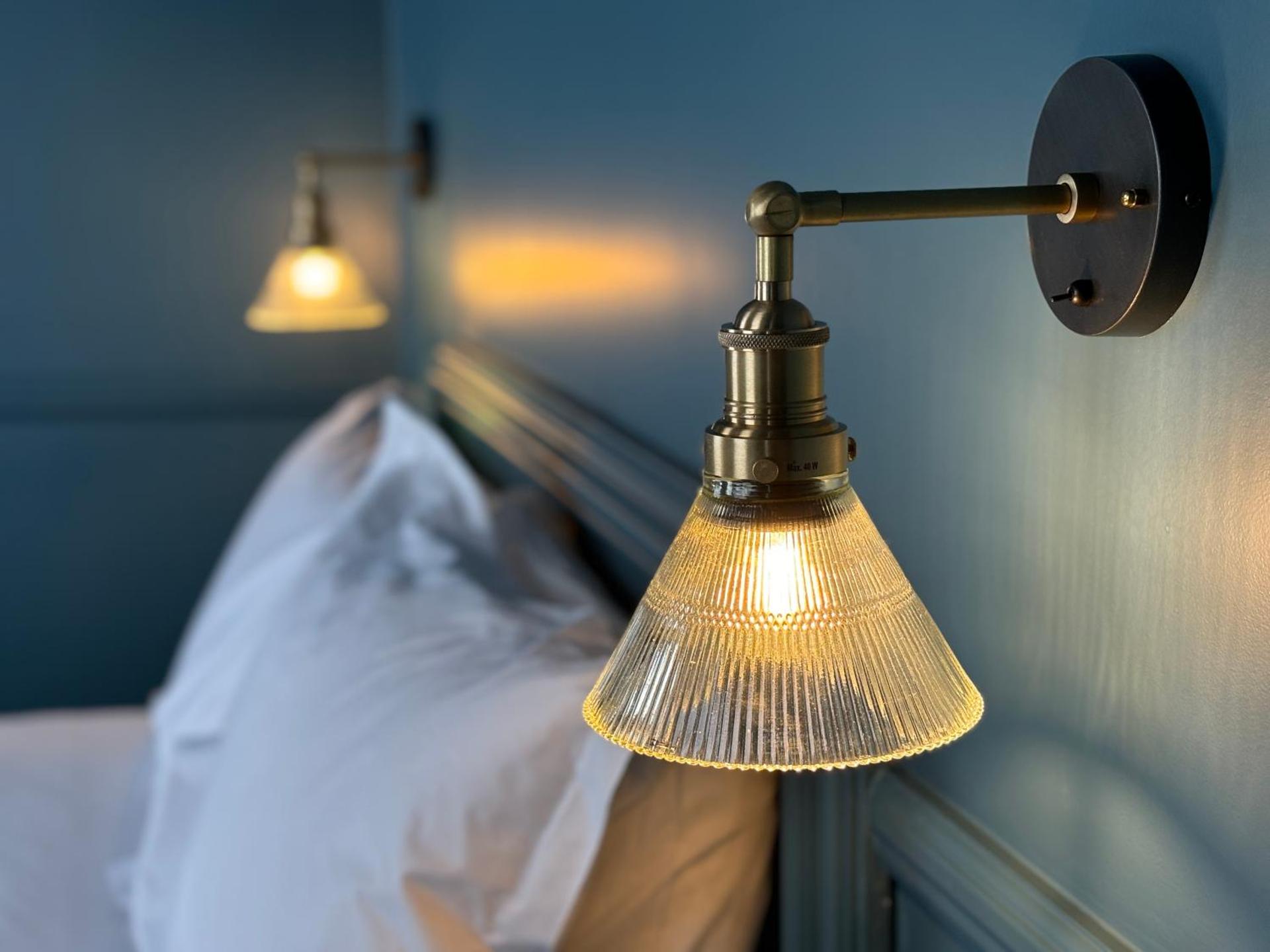 ROOMS AT THE QUAYSIDE - stylish en-suite rooms on Poole Quay all fully refurbed