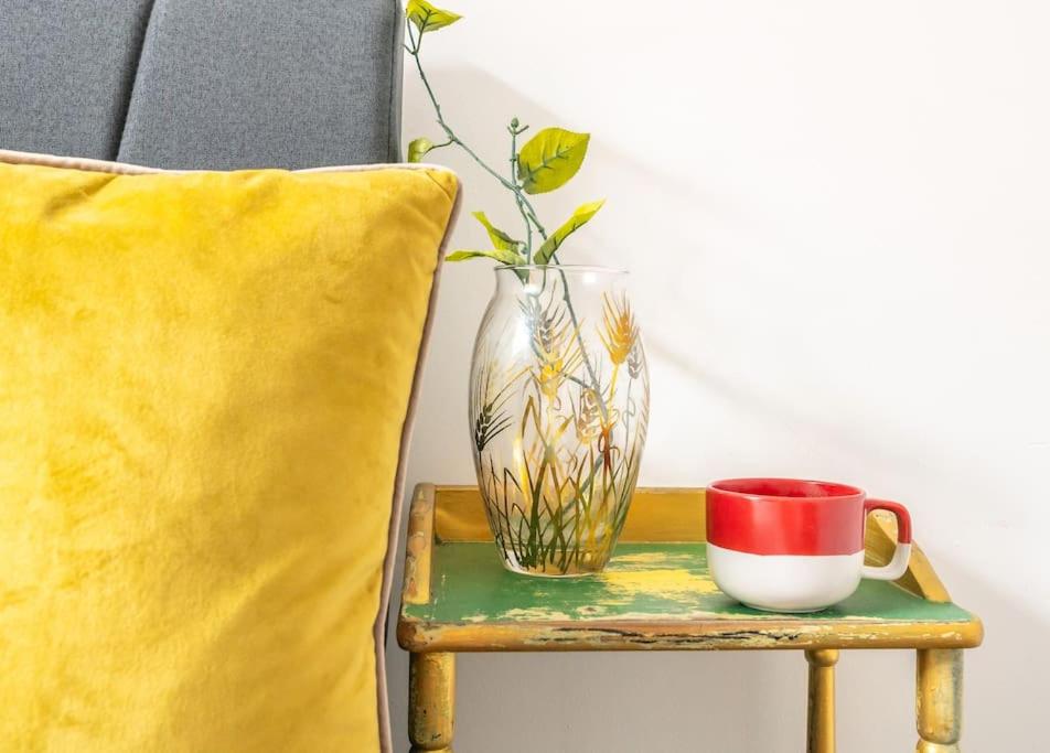 3 The Haw thornes Sleeps 6 NEC 7mins