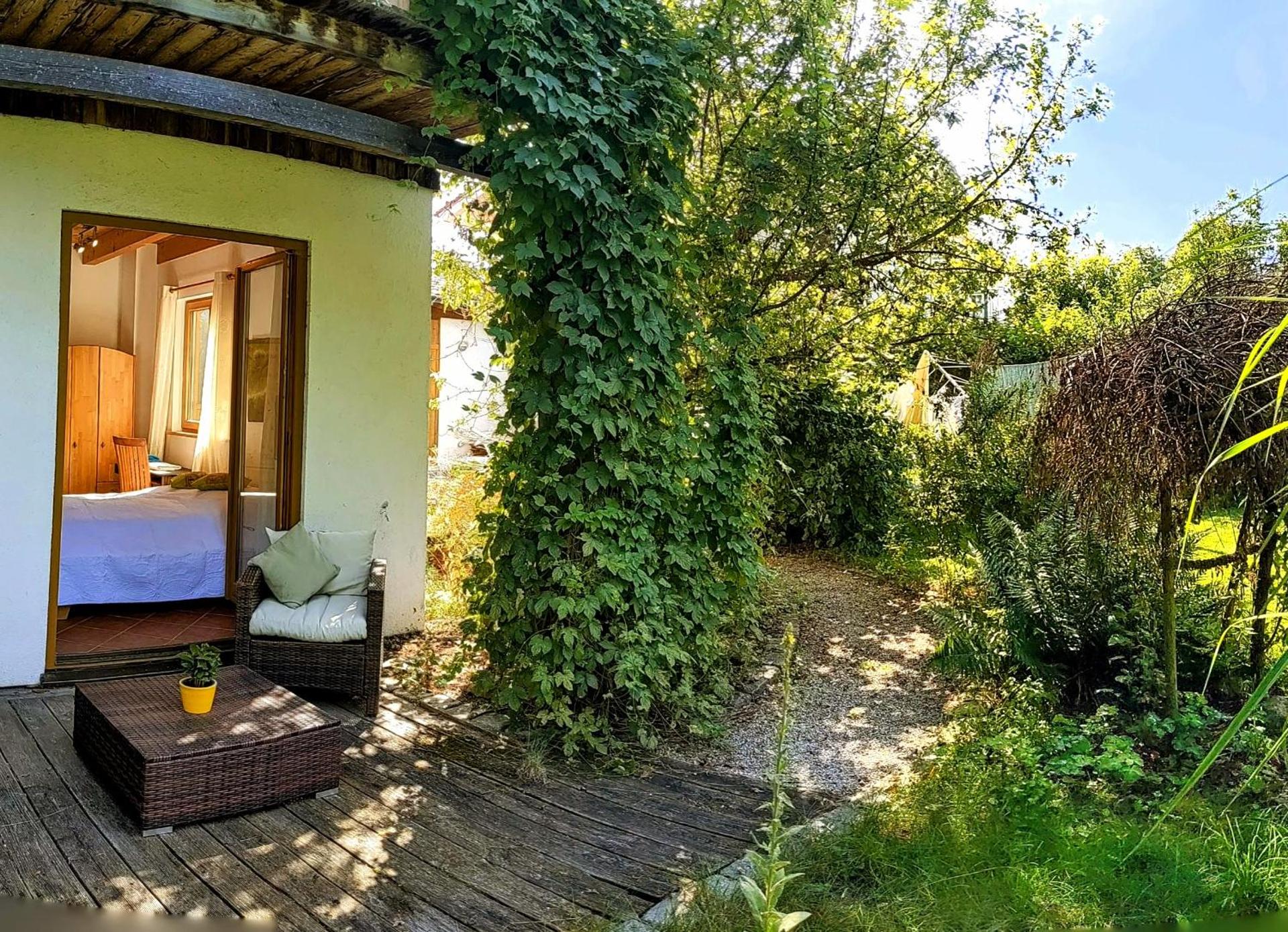 Chalet Weyarn - Doppelzimmer mit Gartenblick