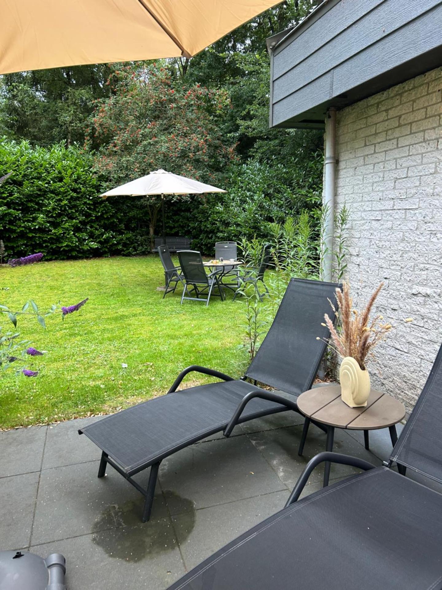 Vrijstaande luxe vakantiewoning met Jacuzzi, grote tuin, veel privacy en prachtige natuur