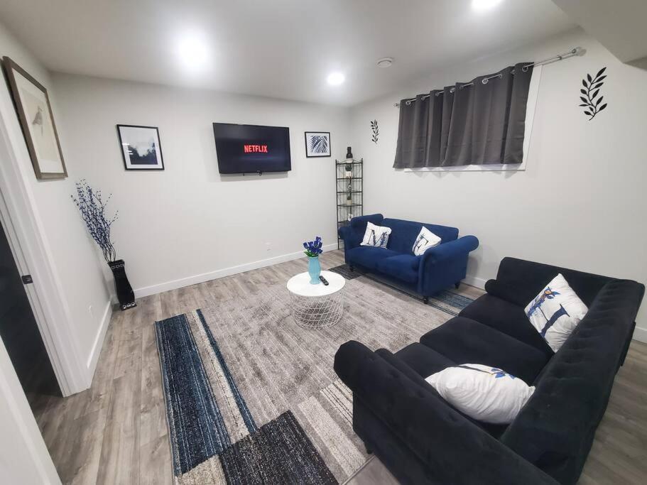 Charming 2-Bedroom Basement Oasis Sleeps 5,Size-150sqm, Netflix, family friendly