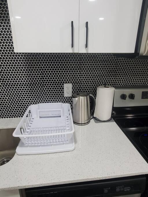 Charming 2-Bedroom Basement Oasis Sleeps 5,Size-150sqm, Netflix, family friendly