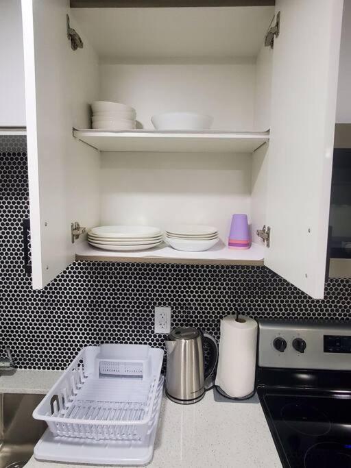 Charming 2-Bedroom Basement Oasis Sleeps 5,Size-150sqm, Netflix, family friendly