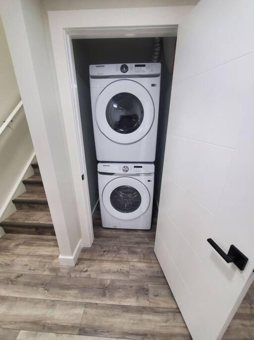 Charming 2-Bedroom Basement Oasis Sleeps 5,Size-150sqm, Netflix, family friendly