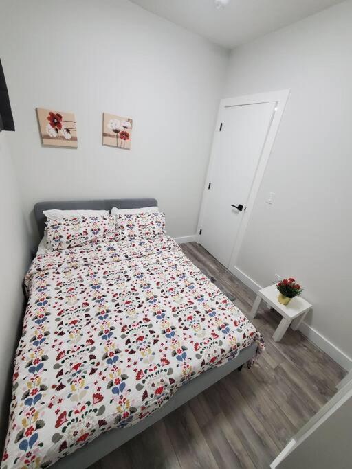 Charming 2-Bedroom Basement Oasis Sleeps 5,Size-150sqm, Netflix, family friendly