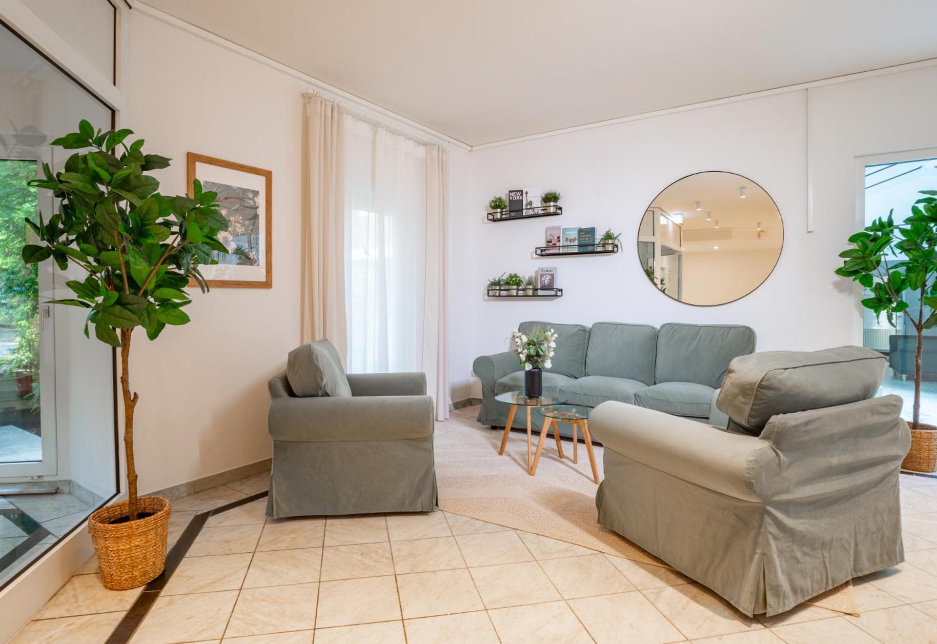 Communal lounge/ TV room