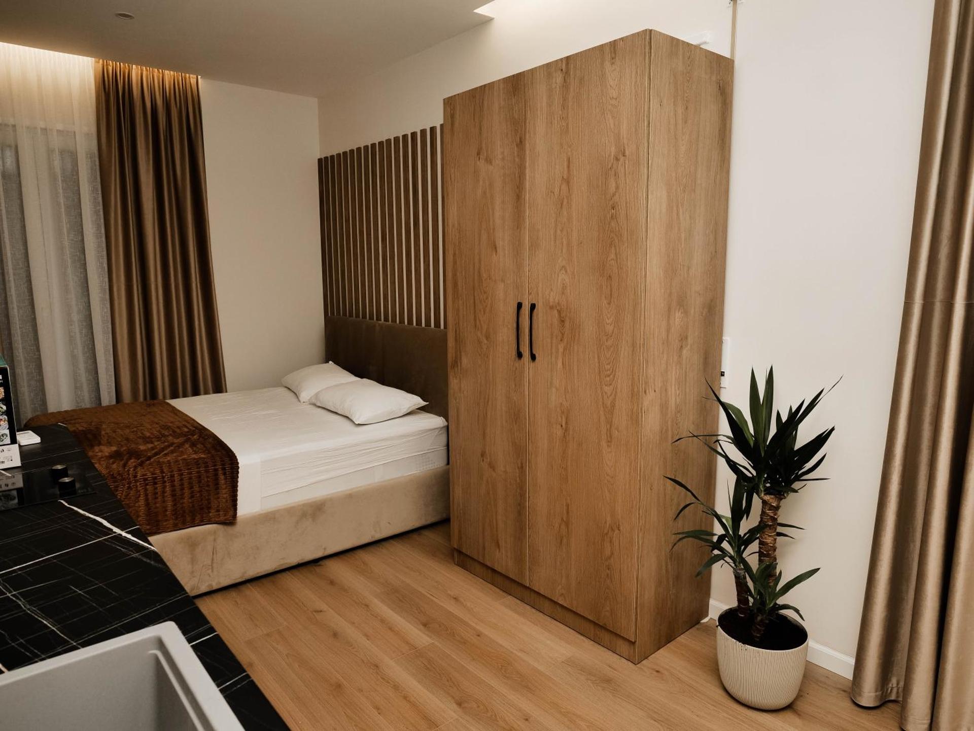 Bulevardi blu Kamez 3