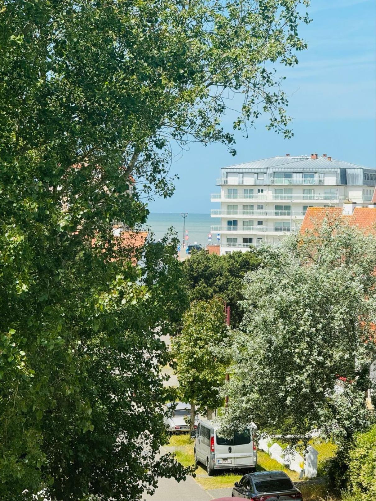 Ruime slaapkamers met badkamers in Belle Epoquevilla- concessiewijk De Haan