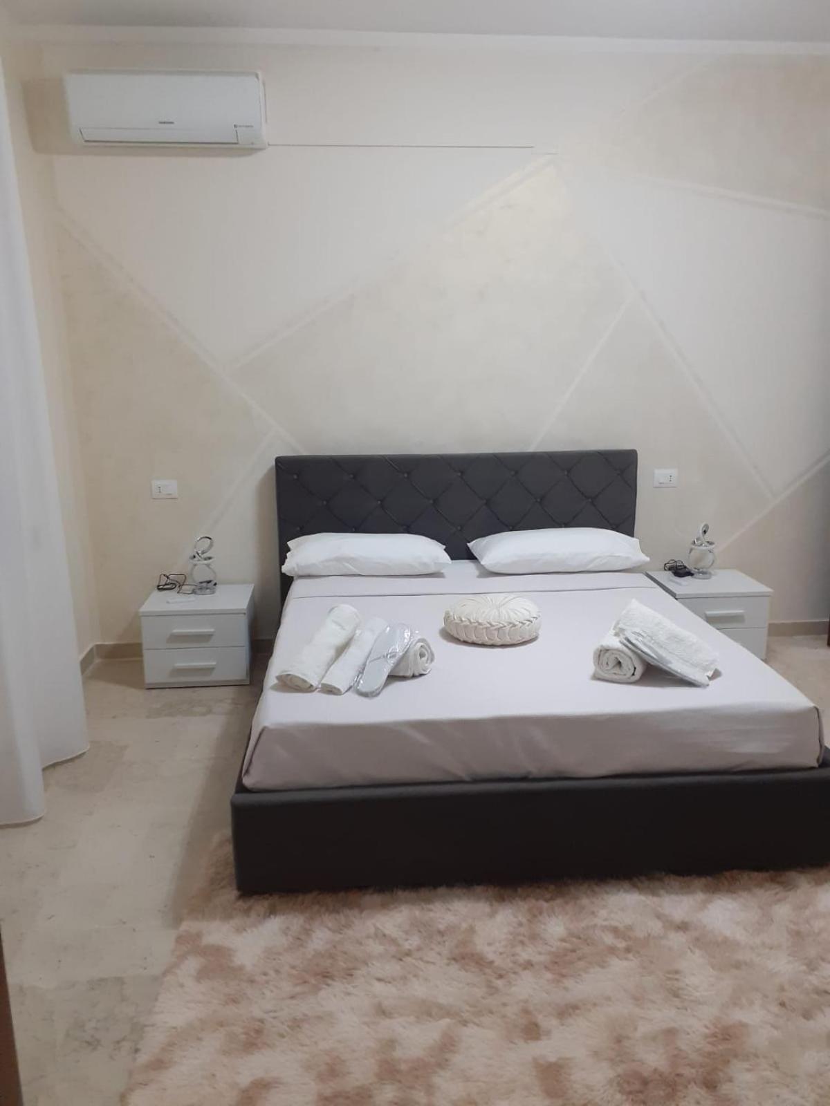 LOVELY BIANCO - Rooms & Apartment