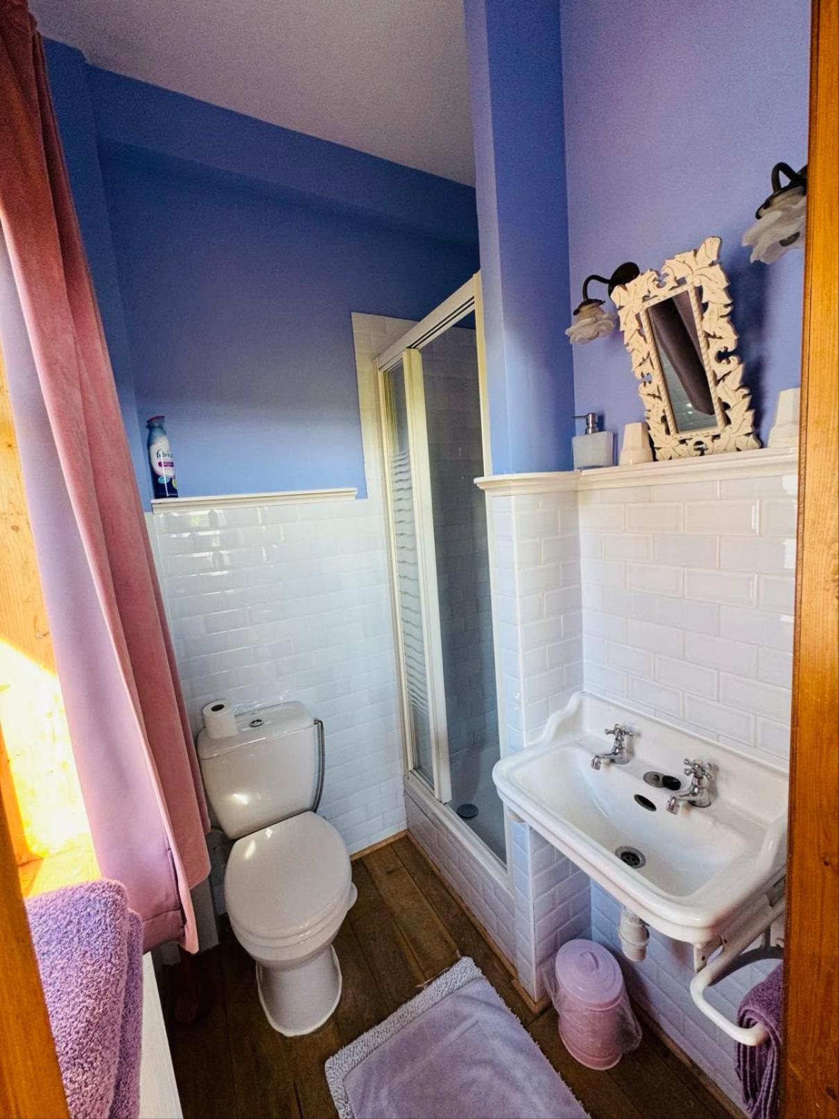 Ruime slaapkamers met badkamers in Belle Epoquevilla- concessiewijk De Haan