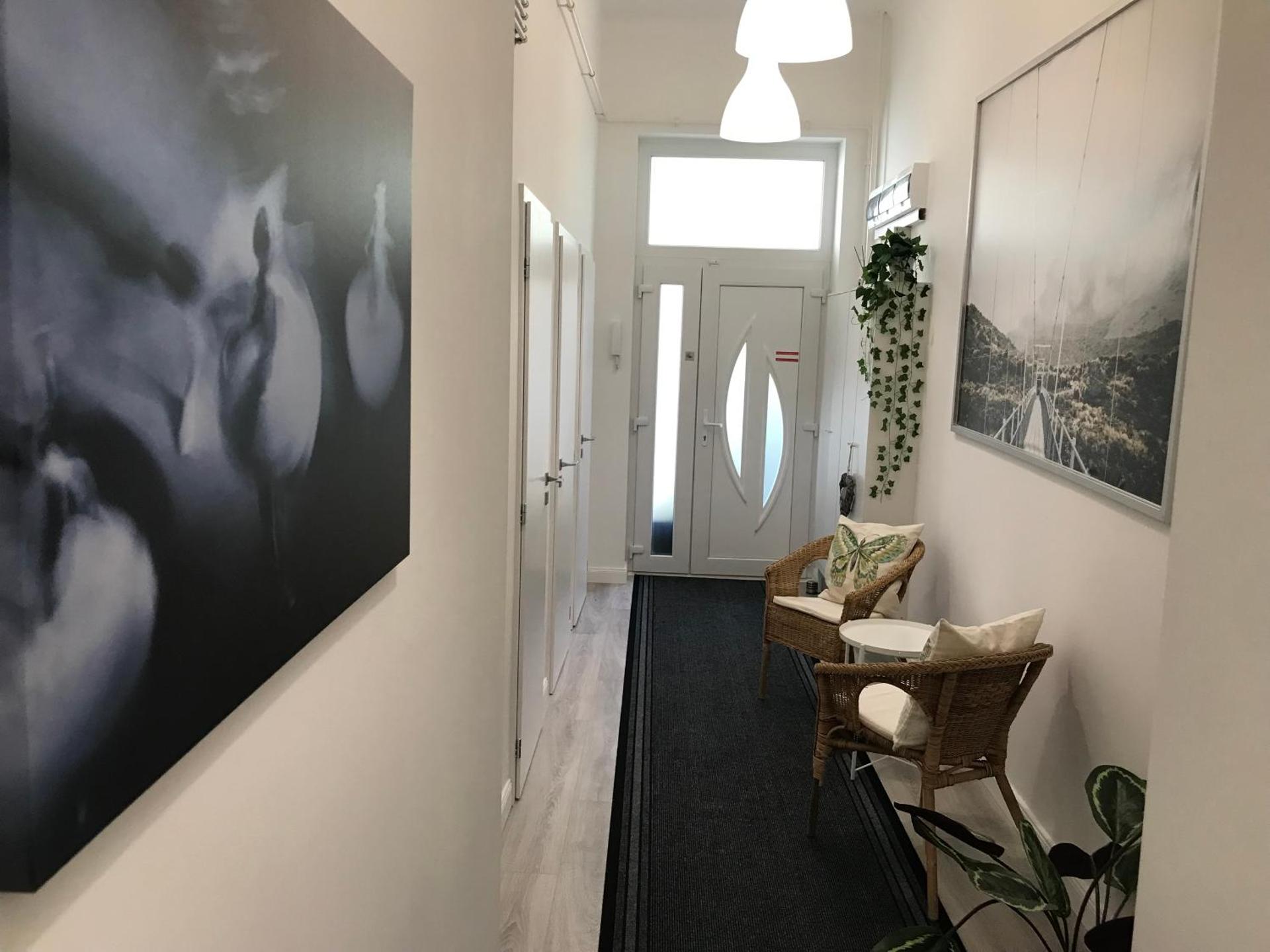 A Lovley newly decorated fully equipped apartment walking distance to the City Park where you will find the world famous Szechenyi thermal bath spa, Museums , and the Capital Circus , AC, smart TV, high speed internet