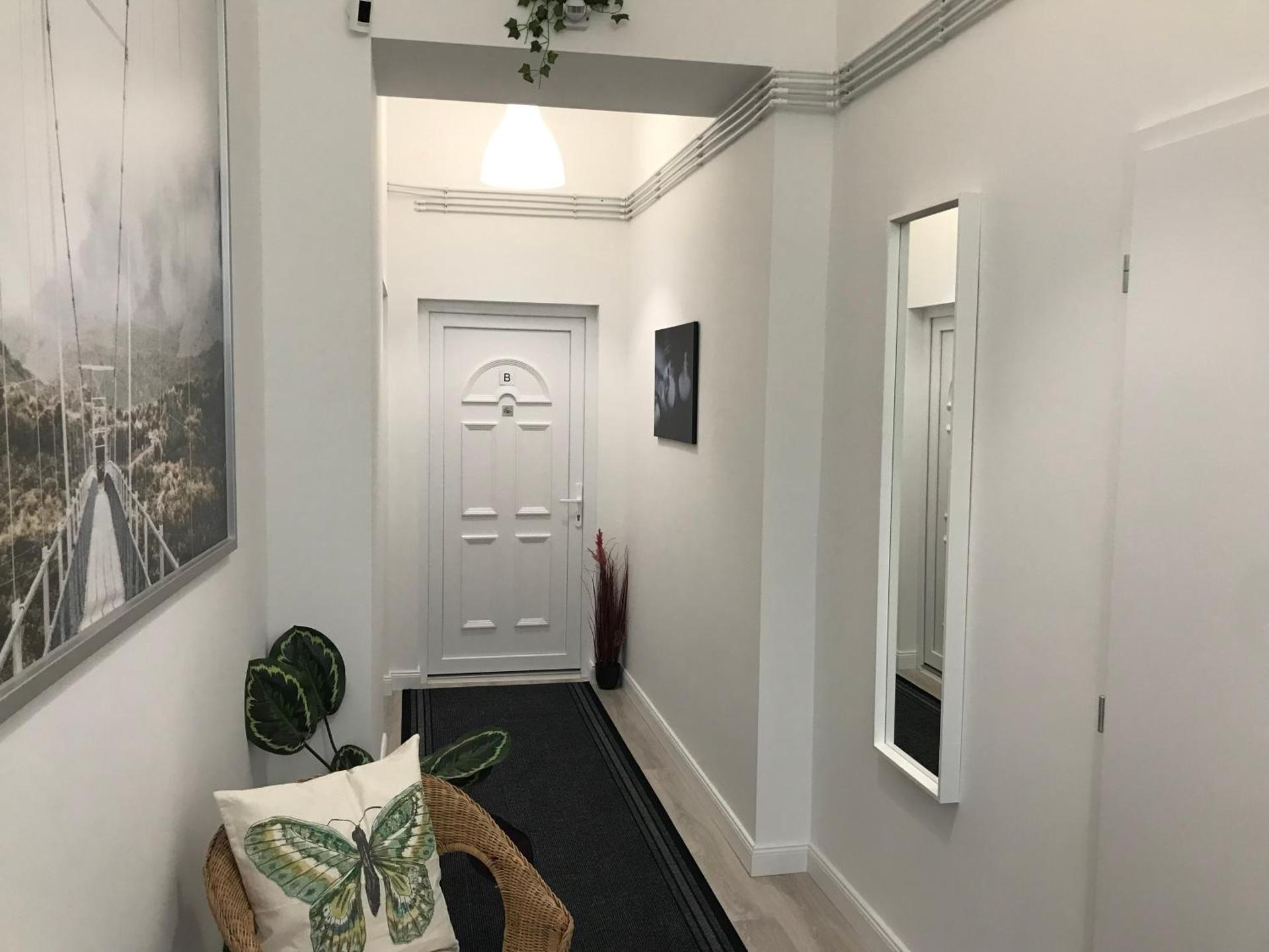 A Lovley newly decorated fully equipped apartment walking distance to the City Park where you will find the world famous Szechenyi thermal bath spa, Museums , and the Capital Circus , AC, smart TV, high speed internet