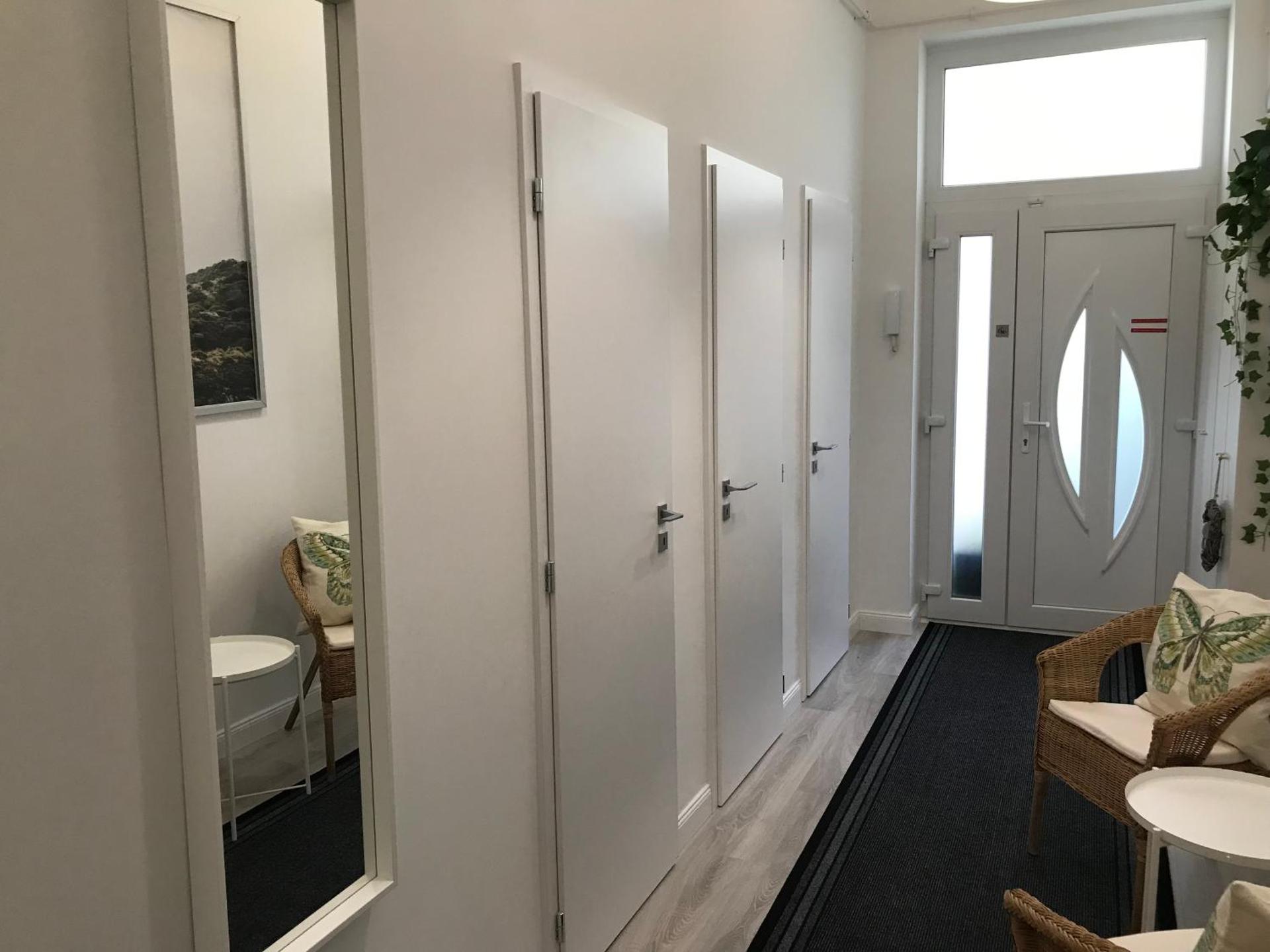 A Lovley newly decorated fully equipped apartment walking distance to the City Park where you will find the world famous Szechenyi thermal bath spa, Museums , and the Capital Circus , AC, smart TV, high speed internet