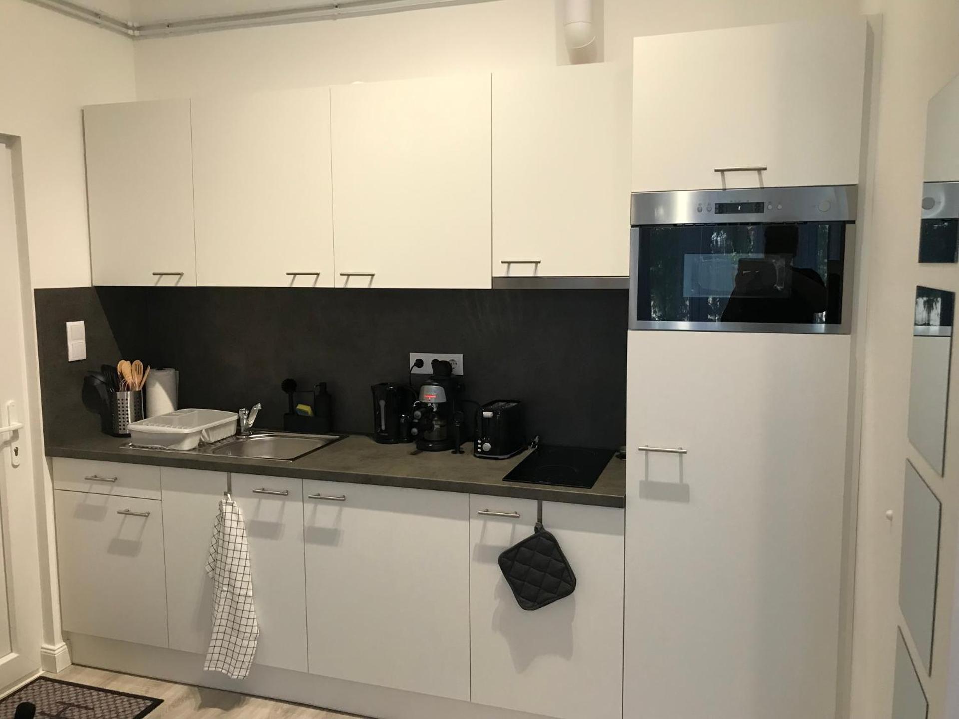 A Lovley newly decorated fully equipped apartment walking distance to the City Park where you will find the world famous Szechenyi thermal bath spa, Museums , and the Capital Circus , AC, smart TV, high speed internet