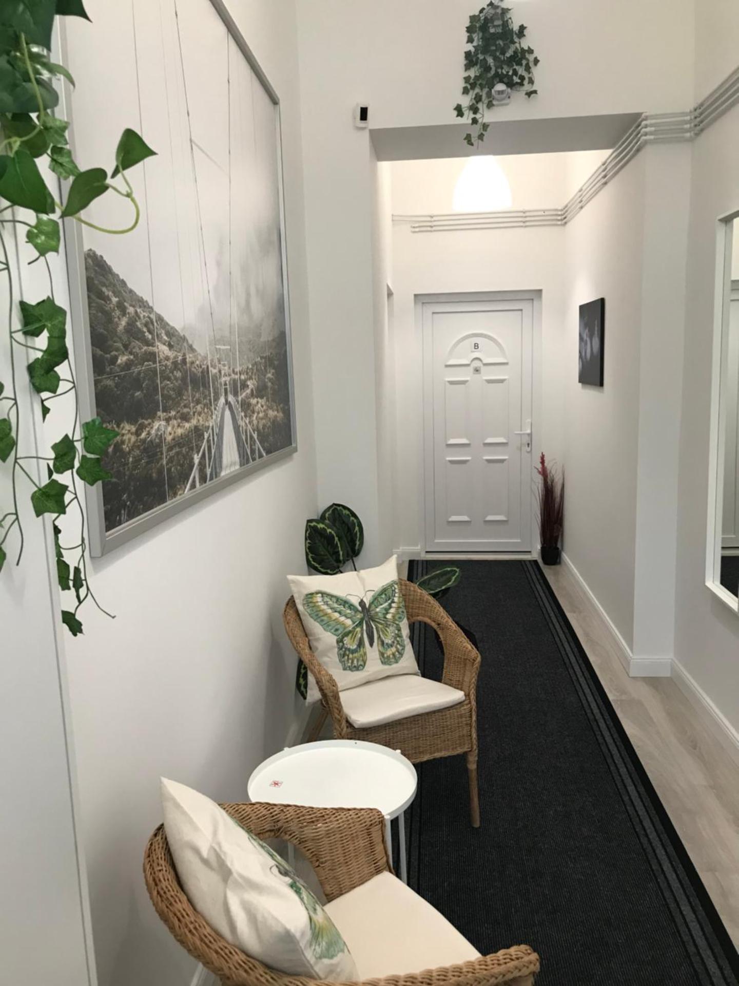 A Lovley newly decorated fully equipped apartment walking distance to the City Park where you will find the world famous Szechenyi thermal bath spa, Museums , and the Capital Circus , AC, smart TV, high speed internet