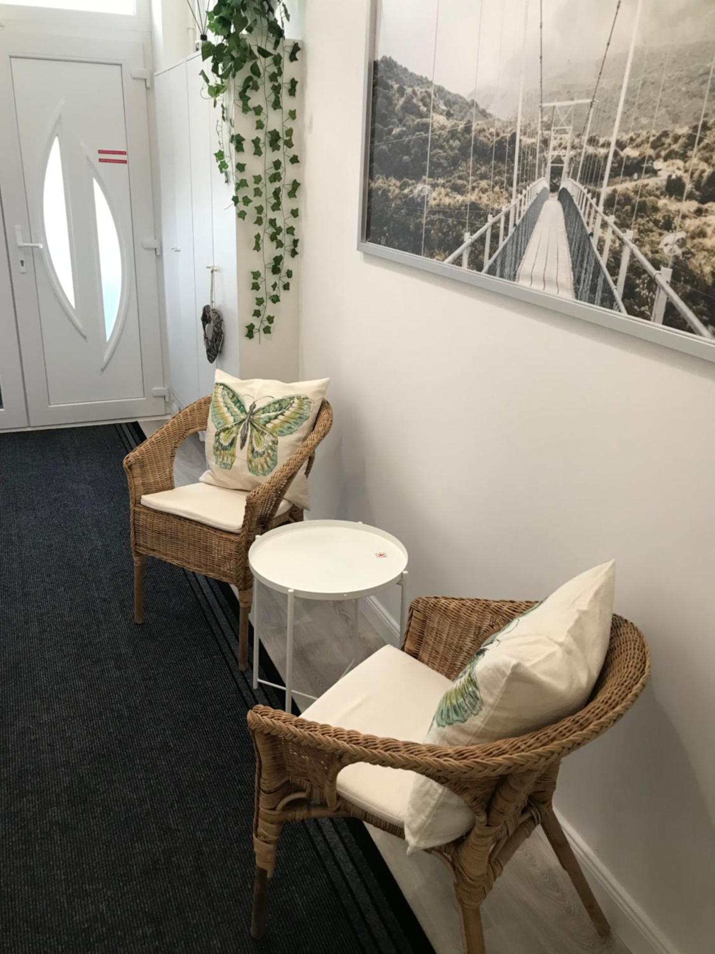 A Lovley newly decorated fully equipped apartment walking distance to the City Park where you will find the world famous Szechenyi thermal bath spa, Museums , and the Capital Circus , AC, smart TV, high speed internet